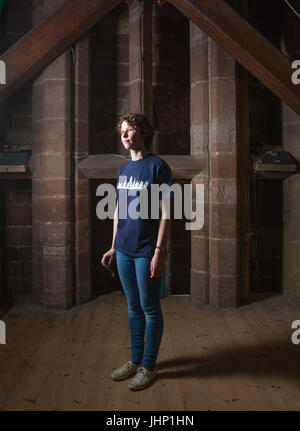 17-j hrige Saskia Frisby im Jahr 2016 in Worcester Kathedrale Glockenturm, die Glocken läuten wurde, da war sie 13 abgebildet. Stockfoto