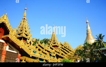 Yangon, Myanmar - 16. Oktober 2015. Shwedagon Paya Pagode in Yangon. Es ist die Myanmer heiligen Ort und touristische Attraktion Sehenswürdigkeit in Yangon, Maya Stockfoto