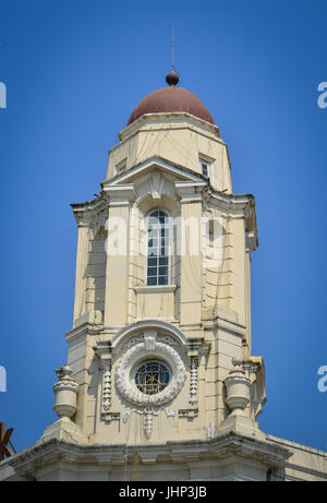 Top der alten Palast im Zentrum in Yangon, Myanmar. Die Innenstadt von Yangon besteht nach wie vor hauptsächlich der verfallenden Gebäude aus der Kolonialzeit. Stockfoto