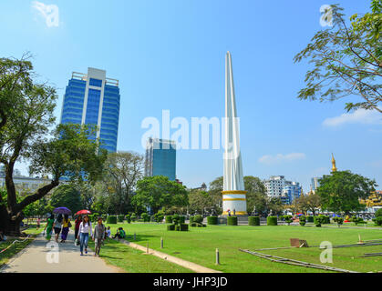 Yangon, Myanmar - 13. Februar 2017. Unabhängigkeits-Denkmal im Mahabandoola Park in Yangon, Myanmar. Yangon ist eine ehemalige Hauptstadt von Myanmar. Stockfoto