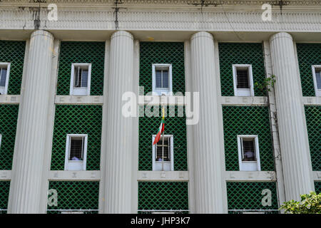 Yangon, Myanmar - 13. Februar 2017. Regierungsgebäude im Stadtzentrum in Yangon, Myanmar. Yangon ist eine ehemalige Hauptstadt von Myanmar und der Hauptstadt Yangon Re Stockfoto