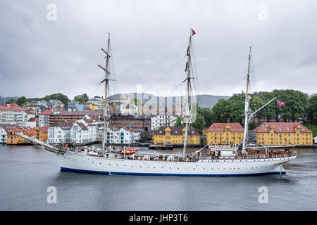 STATSRAAD LEHMKUHL, ein Dreimaster Bark getakelt Segel-Schulschiff im Besitz und betrieben von der Statsraad Lehmkuhl Stiftung in Bergen, Norwegen Stockfoto