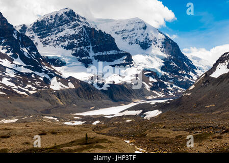 Malerischen Bergblick aus dem Icefields Parkway Jasper Nationalpark Alberta Kanada im Frühling Stockfoto