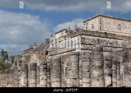 Säulen im Tempel der tausend Krieger, Chichen Itza, Yucatan, Mexiko Stockfoto