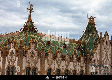 Architektonisches Detail der ungarischen Staatskasse halten Utca, Leopoldstadt, Budapest, Ungarn, gesehen vom Hotel President Stockfoto