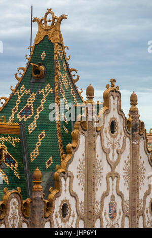 Architektonisches Detail der ungarischen Staatskasse halten Utca, Leopoldstadt, Budapest, Ungarn, gesehen vom Hotel President Stockfoto