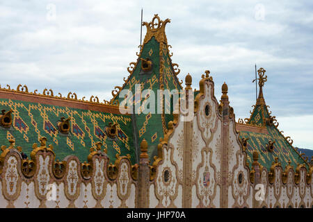 Architektonisches Detail der ungarischen Staatskasse halten Utca, Leopoldstadt, Budapest, Ungarn, gesehen vom Hotel President Stockfoto