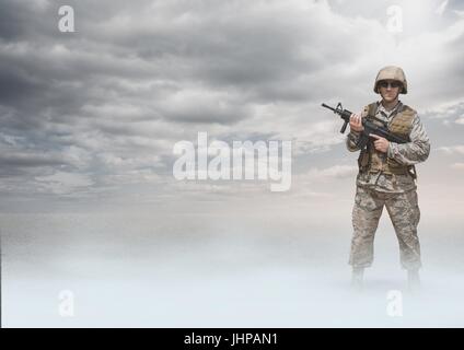 Digitalen Verbund aus Soldat Mann hält eine Waffe gegen Wüste Hintergrund Stockfoto