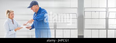 Digitalen Verbund von Menschen Unterzeichnung Papier Abkommen mit Windows Übergang Stockfoto