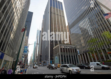 Blick nach Süden hinunter entlang der sechste Avenue vom Rockefeller Center New York City USA Stockfoto