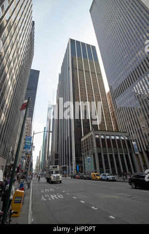 Blick nach Süden hinunter entlang der sechste Avenue vom Rockefeller Center New York City USA Stockfoto