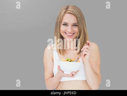 Digital Composite Porträt Frau essen Salat mit grauem Hintergrund Stockfoto