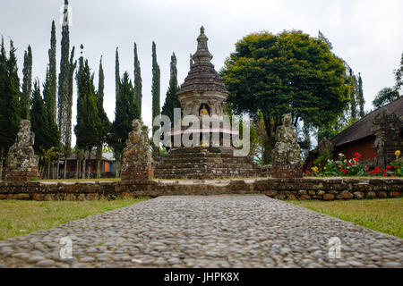 Buddhismus-Stupa in Ulun Danu Beratan Tempel Stockfoto