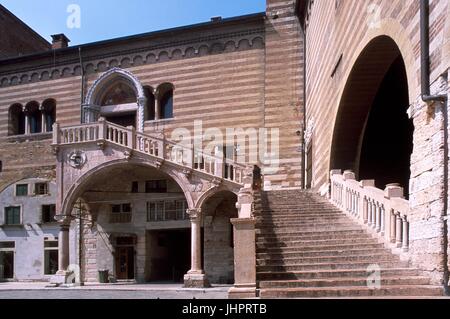 Verona (Italien), Treppe des Palais Grund Stockfoto