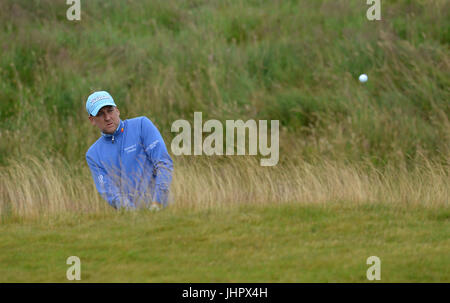 Ian Poulter von England spielt seinen dritten Schuss aus einem tiefen Rough am 5. Loch tagsüber drei der 2017 Aberdeen Asset Management Scottish Open im Dundonald Links, Troon. Stockfoto