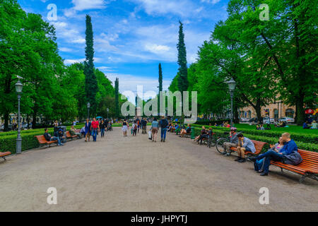 HELSINKI, Finnland - 16. Juni 2017: Szene auf den Esplanade-Park bei Einheimischen und Besuchern in Helsinki, Finnland Stockfoto