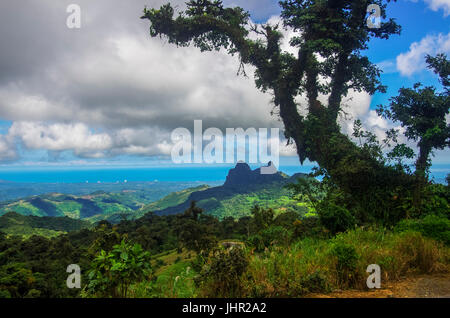 Panoramablick auf El Picacho Berg Aufnahme in Panama Stockfoto