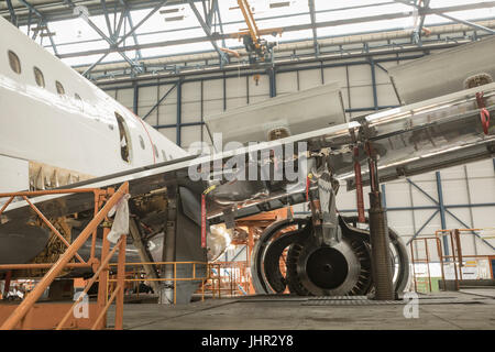 Flugzeuge für die Wartung an Fluggesellschaften Wartungsbetrieb Stockfoto