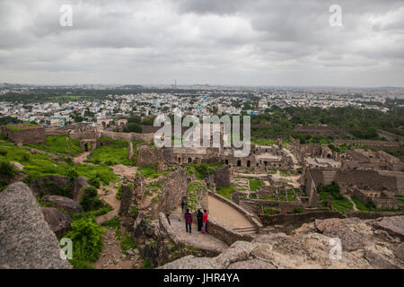 Einen weiten Blick auf die Stadt Hyderabad und Secunderabad aus der oberen Opf Golconda Fort. Stockfoto