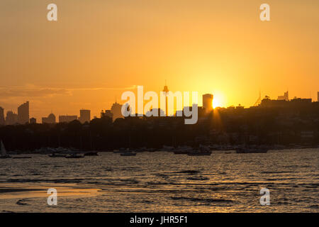 Sonnenuntergang über Sydney von Rose Bay, New South Wales, Australien Stockfoto