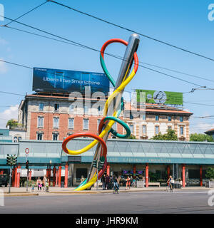 Piazzale Luigi Cadorna, Arbeit von Claes Oldenburg und Coosje Van Bruggen Vor genannt, Filo e Nodo in Mailand, Italien Stockfoto