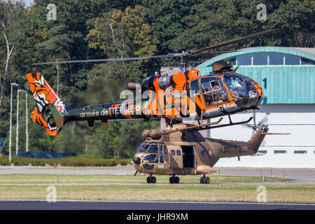 GILZE-RIJEN, Niederlande - SEP 7, 2016: Spezielle Tiger gemalt Französisch Armee Gazelle Hubschrauber Landung. Stockfoto