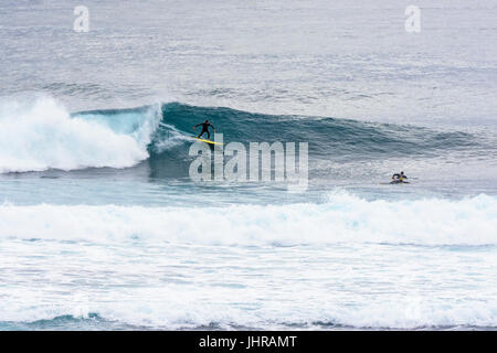 Surfer in Margaret River Surfers Point, Prevelly, Western Australia, Australia Stockfoto