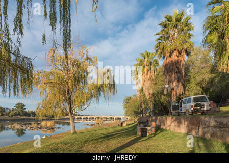 UPINGTON, Südafrika - 12. Juni 2017: Camping Sites bei Sakkie Se Woodchopper, ein Ferien-Resort neben dem Orange River in Upington, einer Stadt in die Norther Stockfoto