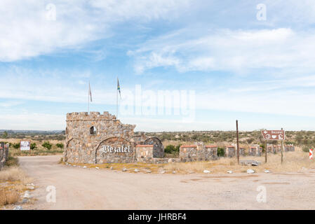 UPINGTON, Südafrika - 12. Juni 2017: Eintritt in die Bezalel Wein und Brandy Estate in der Nähe von Upington, eine Stadt in der Provinz Northern Cape Stockfoto