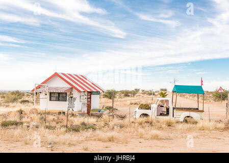KEIMOES, Südafrika - 12. Juni 2017: Heksie Se Huisie Bauernhof Stall auf der Straße zwischen Upington und Keimoes in der Provinz Northern Cape Stockfoto