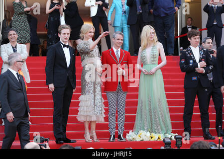 (L-R) Nicole Kidman, John Cameron Mitchell, Elle Fanning und Alex Sharp fahren nach der Vorführung wie zu reden, Mädchen an Parteien während des 70. jährlichen Cannes Film Festival im Palais des Festivals am 21. Mai 2017 in Cannes, Frankreich. Stockfoto