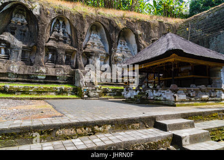 Bali, Indonesien - Mai 6, 2017: Blick auf Gunung Kawi, ein Tempel aus dem 11. Jahrhundert und Grabkunst Komplex mit 10 Rock-cut Schreine in Tampaksiring, Bali Stockfoto