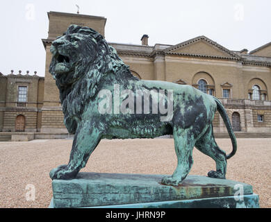 GROßER LÖWE AUS BRONZE STATUE SKULPTUR Stockfoto