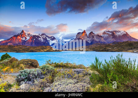 Torres Del Paine Nationalpark, Chile. Sonnenaufgang am Pehoe See. Stockfoto