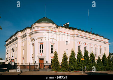 Brest, Weißrussland - 6. Juni 2017: Brest Region Main Department der Nationalbank. Regierung und Zentralbank der Republik Belarus. Alten Build Stockfoto