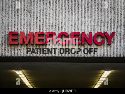 Im Gesundheitswesen Bild eines Notfall-Patienten Drop-Off Zeichen in einem Krankenhaus Stockfoto