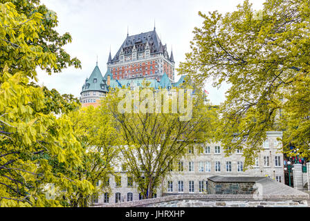 Quebec Stadt, Kanada - 30. Mai 2017: Ansicht von Porte Prescott Brücke und Chateau Frontenac von Altstadt Montmorency Park National Historic Site Stockfoto