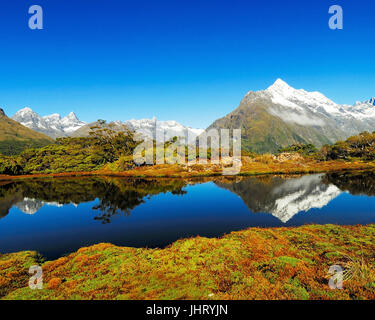 "Key Summit mit Reflexion des Mt. Christina, Fjord Nationalpark, Welt-Natur-Erbe South West New Zealand, Westküste, Insel Süden neue Z Stockfoto