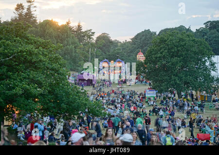 Suffolk, UK. 14. Juli 2017. Aussicht bei Sonnenuntergang von der Latitude Festival-Gelände am 2. Tag der 2017 Ausgabe des Festivals in Henham Park, Southwold in Suffolk. Foto: Freitag, 14. Juli 2017. Foto Kredit Kredit lesen sollten: Roger Garfield/Alamy Live News Stockfoto