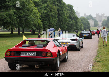 Windsor, UK. 15. Juli 2017. Ferrari Autos parade entlang der Long Walk im Windsor Great Park, Windsor Castle als Teil des Ferrari 70. Jubiläums-Tour, 70 Jahre Renngeschichte der bekanntesten Automobilmarke der Welt, Erbe und Design zu präsentieren. Die Veranstaltung wurde von der Limited-Serie LaFerrari Aperta, markieren Sie den 70. Jahrestag der Gründung des Unternehmens ins Leben gerufen Headliner. Bildnachweis: Mark Kerrison/Alamy Live-Nachrichten Stockfoto