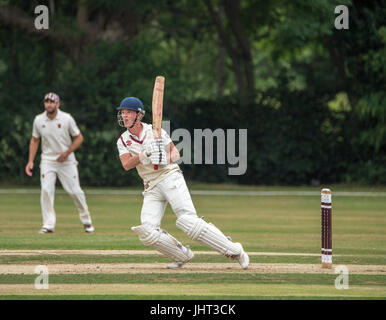 Brentwood, Essex, 15. Juli, Brentwood Fledermaus gegen Colchester und East Essex Cricicket Club an der Brentwood Boden Credit: Ian Davidson/Alamy Live News Stockfoto