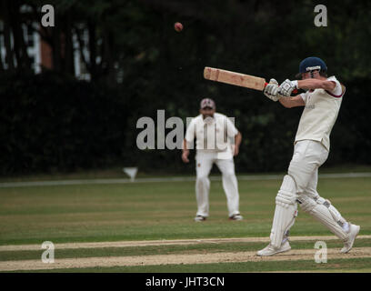 Brentwood, Essex, 15. Juli, Brentwood Fledermaus gegen Colchester und East Essex Cricicket Club an der Brentwood Boden Credit: Ian Davidson/Alamy Live News Stockfoto