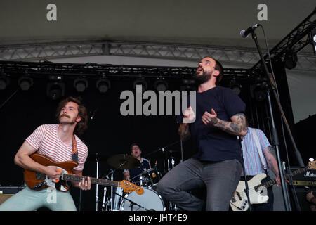 Suffolk, UK. 15. Juli 2017. IDLES die live auf der Seebühne am 2017 Latitude Festival in Henham Park, Southwold in Suffolk. Foto: Samstag, 15. Juli 2017. Bildnachweis sollte lauten: Roger Garfield/Alamy Live News. Stockfoto