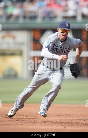 Philadelphia, Pennsylvania, USA. 8. Juli 2017. San Diego Padres erster Basisspieler Wil Myers (4) in Aktion während der MLB-Spiel zwischen den San Diego Padres und Philadelphia Phillies im Citizens Bank Park in Philadelphia, Pennsylvania. Die San Diego Padres gewann 2: 1. Christopher Szagola/CSM/Alamy Live-Nachrichten Stockfoto