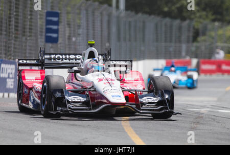 Toronto, Kanada. 15. Juli 2017. Rahal Letterman Lanigan Racing Fahrer Graham Rahal(L) der Vereinigten Staaten Rennen während der 2017 Honda Indy Toronto der Verizon-IndyCar-Serie auf Exhibition Place in Toronto, Kanada, 15. Juli 2017. Bildnachweis: Zou Zheng/Xinhua/Alamy Live-Nachrichten Stockfoto