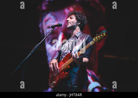 Barolo, Italien. 15. Juli 2017. Carmen Consoli, Max Gazzè und Daniele Silvestri, die live auf dem Collisioni Festival 2017 Credit: Alessandro Bosio/Alamy Live News Stockfoto