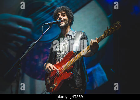 Barolo, Italien. 15. Juli 2017. Carmen Consoli, Max Gazzè und Daniele Silvestri, die live auf dem Collisioni Festival 2017 Credit: Alessandro Bosio/Alamy Live News Stockfoto