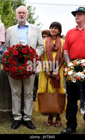 Jeremy Corbyn MP, Labour-Chef und Frau Laura Alvarez am Tolpuddle Märtyrer Day Festival, Dorset, UK Credit: Finnbarr Webster/Alamy Live News Stockfoto