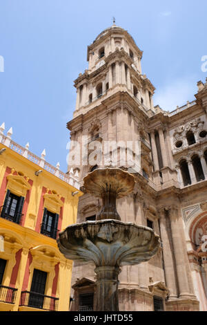 MALAGA, Andalusien/Spanien - 5. JULI: Der barocke Bischofspalast von Antonio Ramos im 18. Jahrhundert in der Plaza de Obispo Malaga Costa del Sol Spanien entworfen, am 5. Juli 2017 Stockfoto
