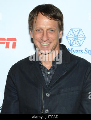 Tony Hawk nimmt am 3. Jährlichen Sports Humanitarian Year Awards LA LIVE NOVO Los Angeles im Juli 11,2017 Teil. Stockfoto